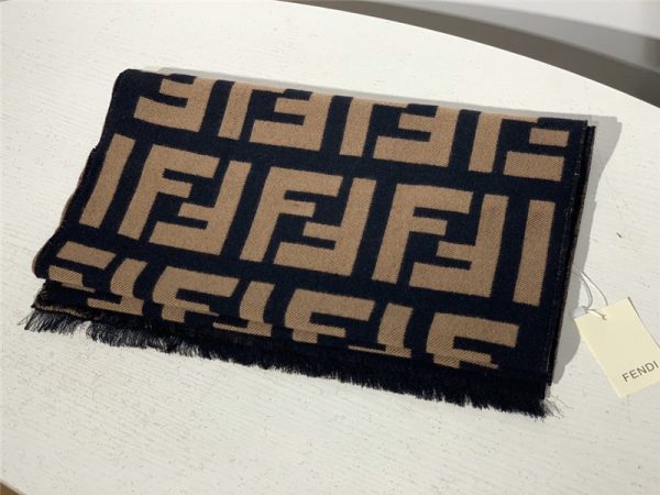 Fendi cashmere shawl - Image 5