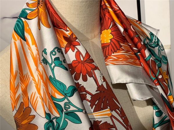 hermes ladies summer silk scarf - Image 3