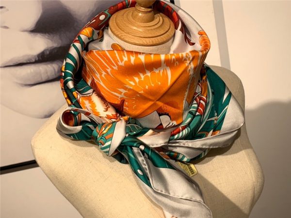 hermes ladies summer silk scarf - Image 4