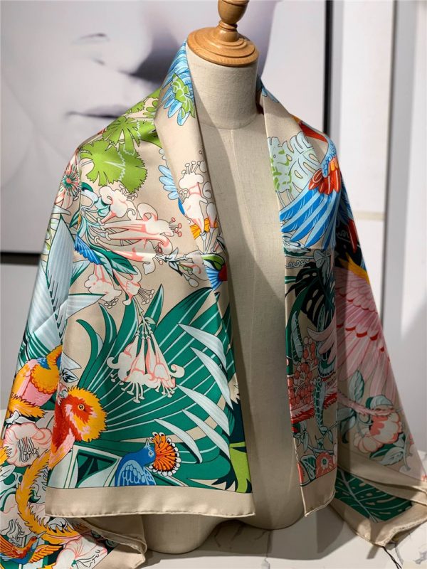 hermes ladies summer silk scarf Milk color