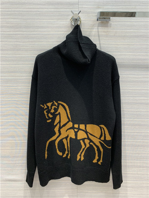 horse and carriage sweater