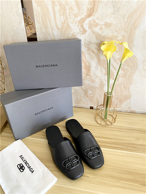 balenciaga round head flat slippers