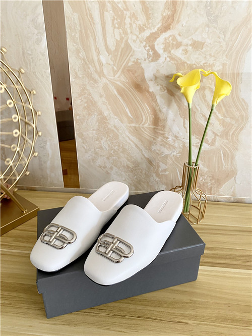 balenciaga round head flat slippers