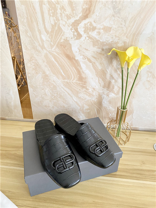 balenciaga round head flat slippers