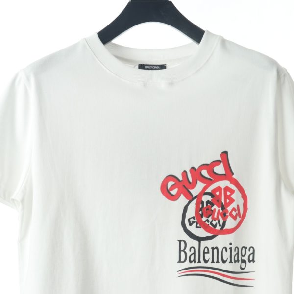 Gucci x Balenciaga joint red and white letter graffiti cola print short-sleeved T-shirt - Image 3