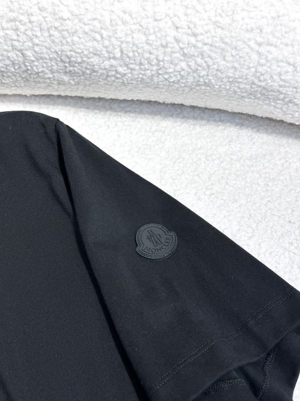 Moncler Mengkou Men and women with the same style couples spring and summer latest counters with the same style, trendy brand logo casual short-sleeved T-shirt - Image 4