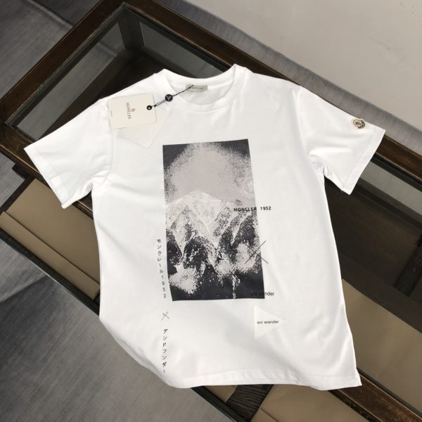 MONCLER [Mongolian mouth] 23 spring and summer latest short-sleeved round neck T-shirt