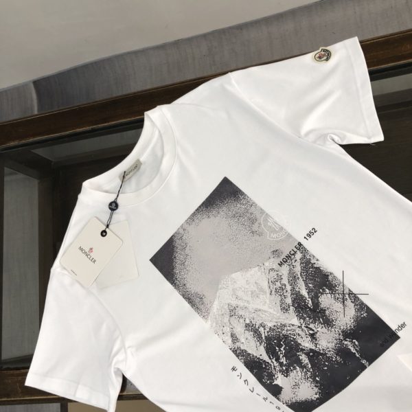 MONCLER [Mongolian mouth] 23 spring and summer latest short-sleeved round neck T-shirt - Image 3