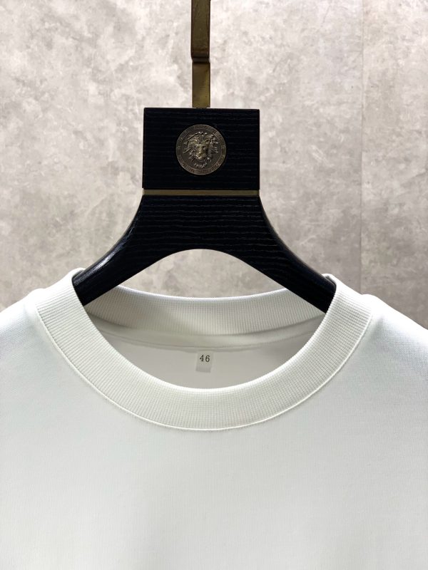 Moncler Mengkou 2023 summer new drop shoulder profile short-sleeved T-shirt, jacquard Logo on the chassis - Image 4