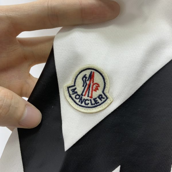 Moncler Mengkou 2023 summer new drop shoulder profile short-sleeved T-shirt, jacquard Logo on the chassis - Image 6