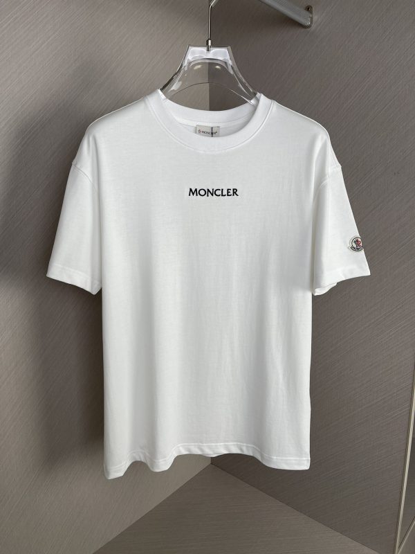MONCLER Mengkou 2023 spring and summer new logo logo design couple short-sleeved T-shirts! Counter synchronization