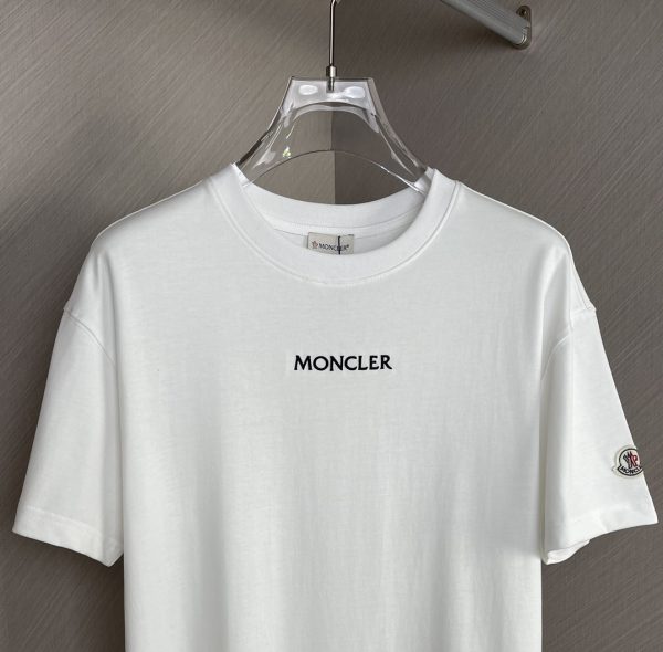 MONCLER Mengkou 2023 spring and summer new logo logo design couple short-sleeved T-shirts! Counter synchronization - Image 4