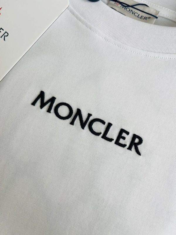 MONCLER Mengkou 2023 spring and summer new logo logo design couple short-sleeved T-shirts! Counter synchronization - Image 6