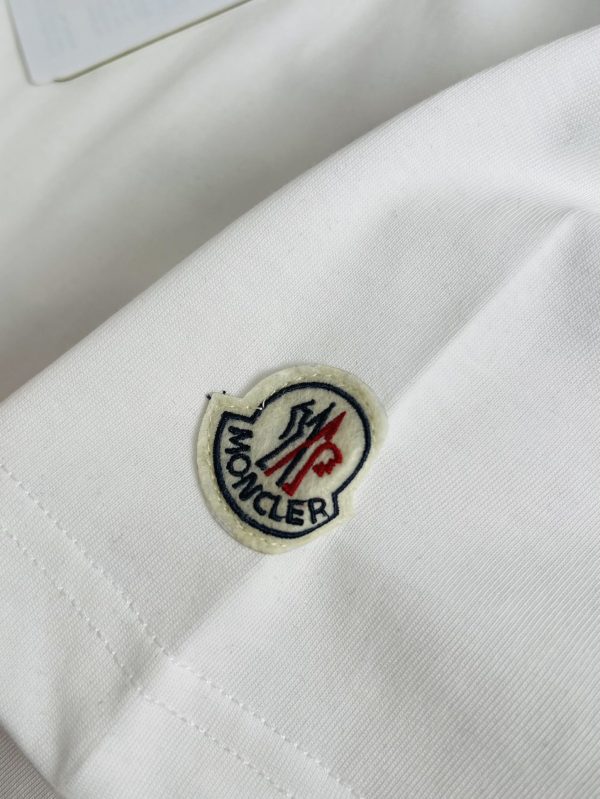 MONCLER Mengkou 2023 spring and summer new logo logo design couple short-sleeved T-shirts! Counter synchronization - Image 7