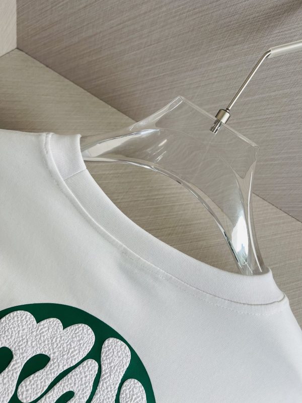 MONCLER Mengkou 2023 spring and summer new logo logo design couple short-sleeved T-shirts! Counter synchronization - Image 8