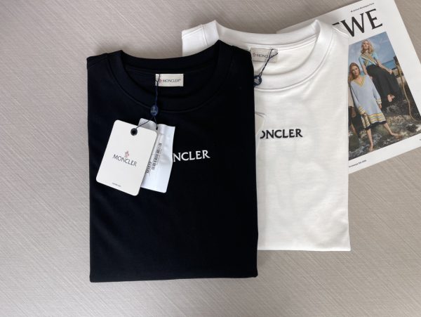 MONCLER Mengkou 2023 spring and summer new logo logo design couple short-sleeved T-shirts! Counter synchronization - Image 10