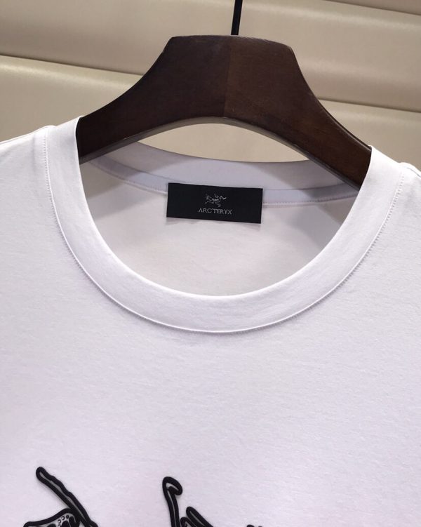 Arcteryx) Archeopteryx 23ss spring and summer short-sleeved round-neck T-shirt, high-definition jade silk fabric super skin-friendly and comfortable, brand letter logo - Image 5
