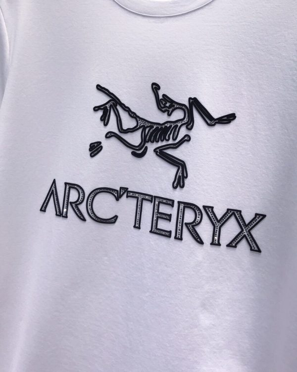 Arcteryx) Archeopteryx 23ss spring and summer short-sleeved round-neck T-shirt, high-definition jade silk fabric super skin-friendly and comfortable, brand letter logo - Image 6