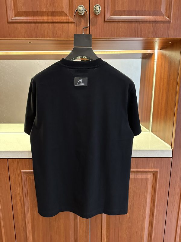 Arcteryx (Arc'teryx) has joined hands with Jil*s2⃣️ major sports and leisure brands to cooperate, and the 2023 spring and summer counters will have the same round neck T-shirt - Image 3