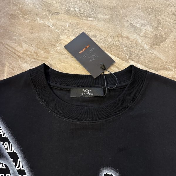 Arcteryx (Arc'teryx) has joined hands with Jil*s2⃣️ major sports and leisure brands to cooperate, and the 2023 spring and summer counters will have the same round neck T-shirt - Image 4