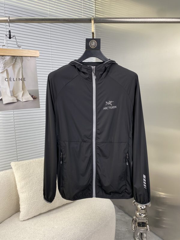 ARCTERYX's 2023 spring and summer new product sunscreen series, using high-tech sunscreen fabrics, breathability and comfort