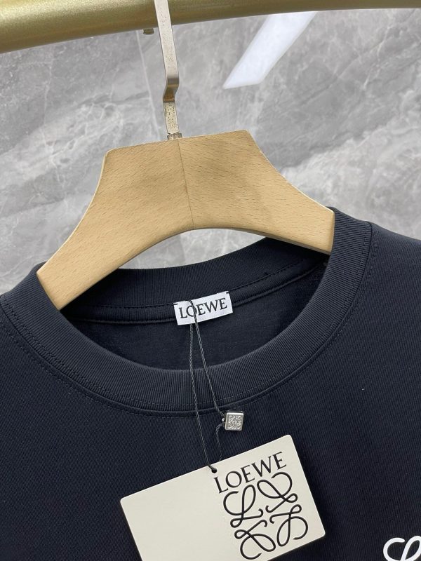 LOEWE 2023 men's round neck short-sleeved T-shirt is new! Iconic small embroidered LOGO - Image 6