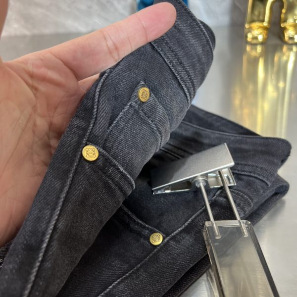 ?Loewe spring and summer new products three standard complete micro elastic jeans - Image 5
