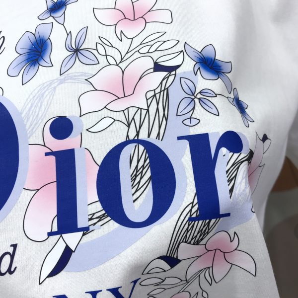 Dior2023 spring and summer men and women of the same style ?round neck short-sleeved T-shirt, Italian original order channel, very personalized and high-end style, logo pattern embossed craft design! Couple style cotton short-sleeved T-shirt - Image 10
