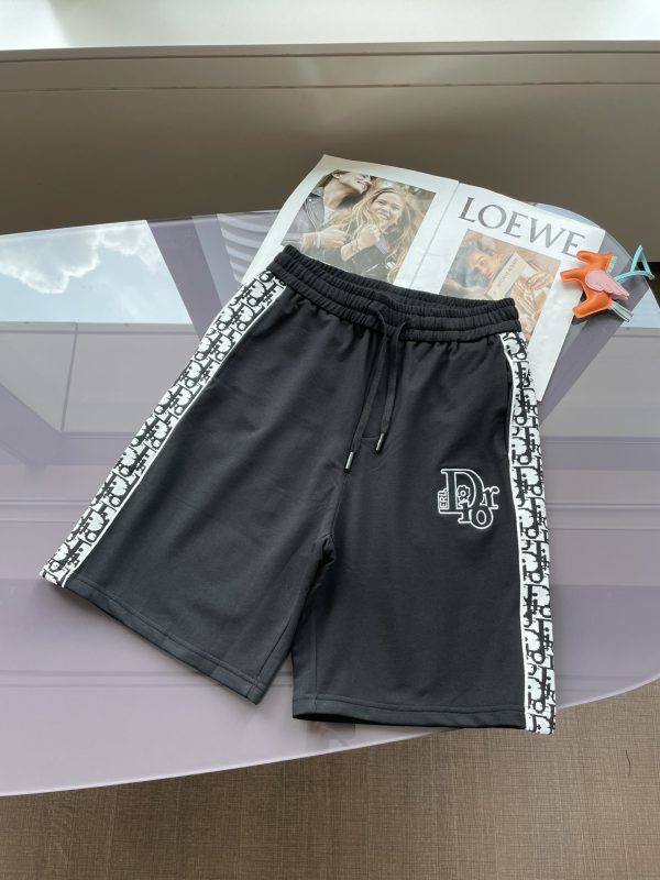 Dior 2023 summer new style to create a handsome and handsome man, full of style, seaside travel, it is definitely your first choice, very distinctive summer shorts