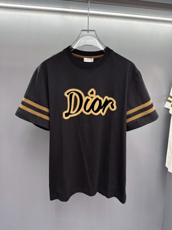 Dior2023 spring and summer new men's and women's same style ? short-sleeved T-shirts, available at counters at the same time! Customized exclusive pure cotton fabric, customized original craft thread, heavy industry letter logo craft design on the chest