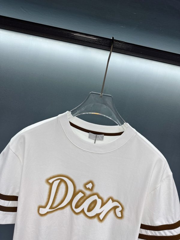 Dior2023 spring and summer new men's and women's same style ? short-sleeved T-shirts, available at counters at the same time! Customized exclusive pure cotton fabric, customized original craft thread, heavy industry letter logo craft design on the chest - Image 8