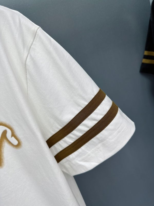 Dior2023 spring and summer new men's and women's same style ? short-sleeved T-shirts, available at counters at the same time! Customized exclusive pure cotton fabric, customized original craft thread, heavy industry letter logo craft design on the chest - Image 9