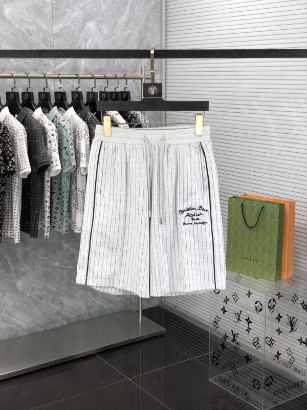 DIOR 2023 summer new casual shorts, the upper body is very comfortable to wear, the trousers are cut in 1:1, the hallowed casual shorts