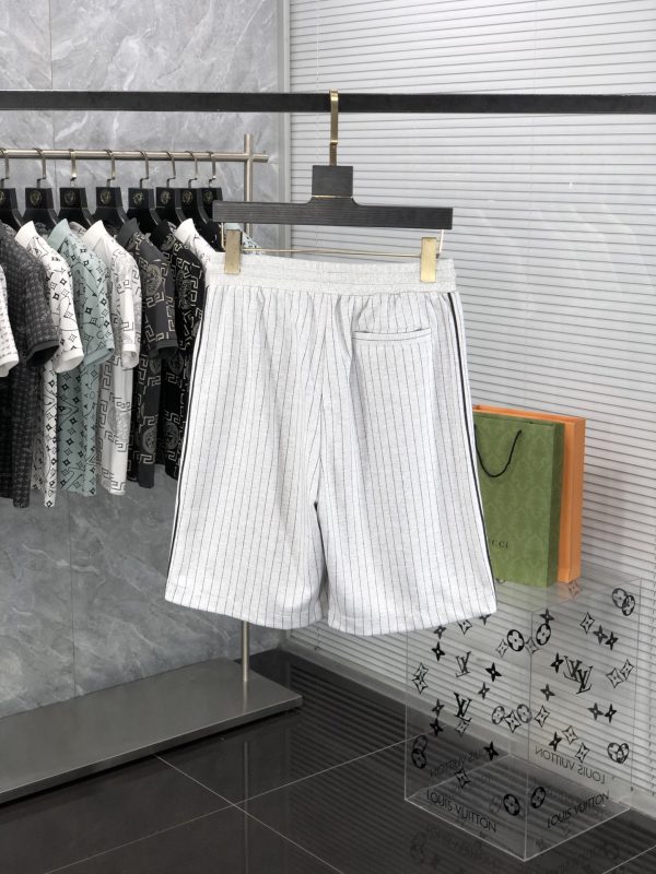 DIOR 2023 summer new casual shorts, the upper body is very comfortable to wear, the trousers are cut in 1:1, the hallowed casual shorts - Image 3