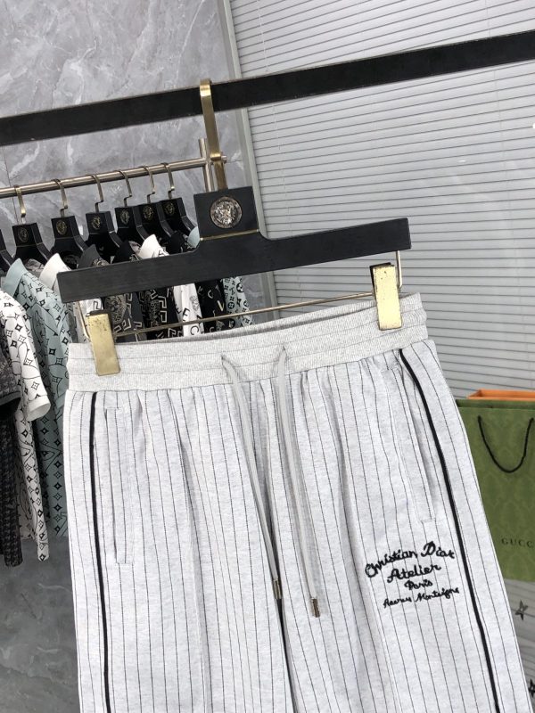 DIOR 2023 summer new casual shorts, the upper body is very comfortable to wear, the trousers are cut in 1:1, the hallowed casual shorts - Image 4