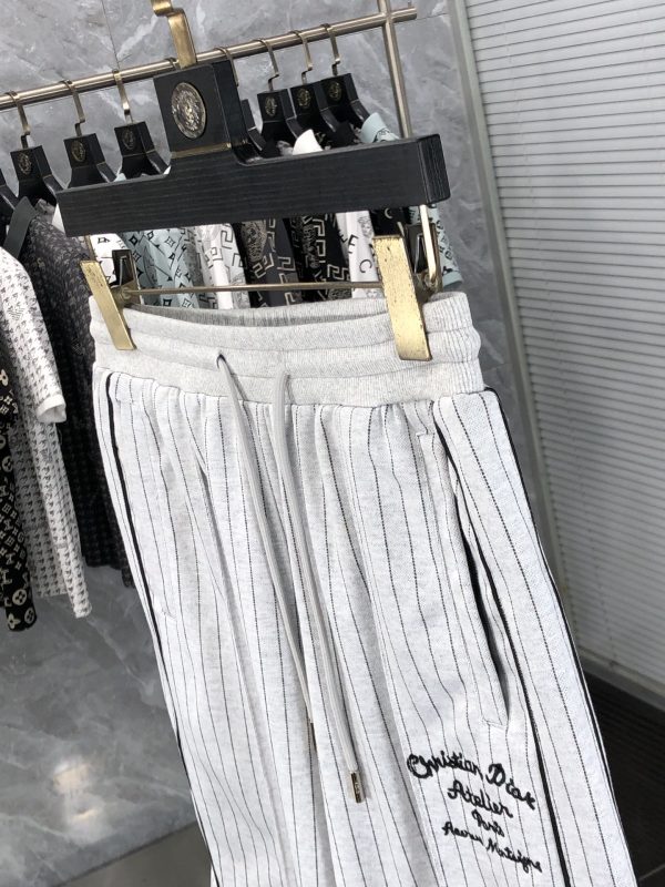 DIOR 2023 summer new casual shorts, the upper body is very comfortable to wear, the trousers are cut in 1:1, the hallowed casual shorts - Image 6