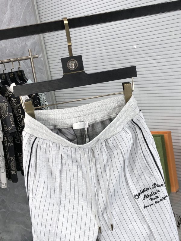DIOR 2023 summer new casual shorts, the upper body is very comfortable to wear, the trousers are cut in 1:1, the hallowed casual shorts - Image 9