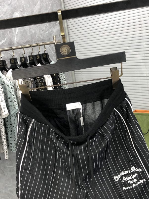DIOR 2023 summer new casual shorts, the upper body is very comfortable to wear, the trousers are cut in 1:1, the hallowed casual shorts - Image 8