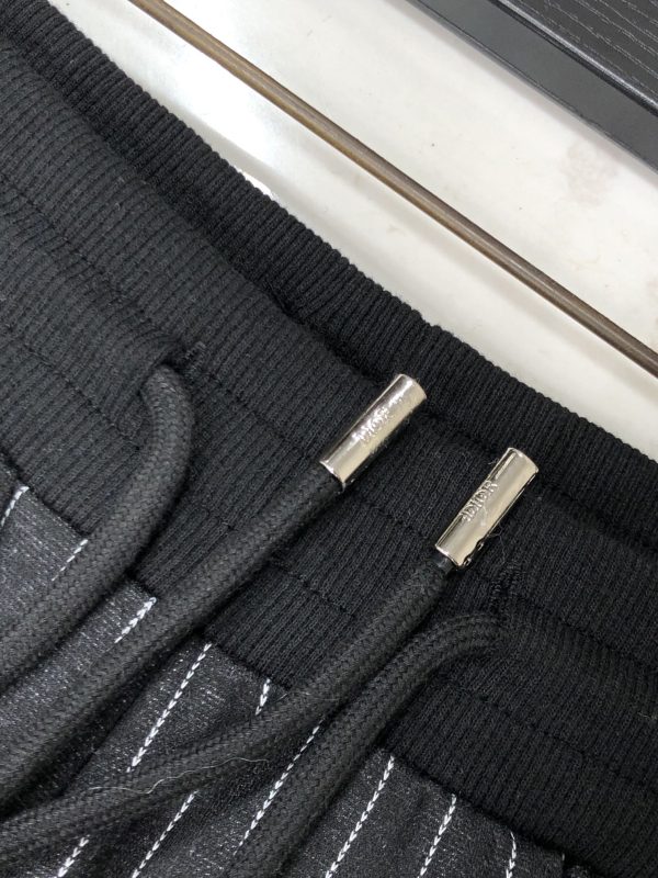 DIOR 2023 summer new casual shorts, the upper body is very comfortable to wear, the trousers are cut in 1:1, the hallowed casual shorts - Image 9