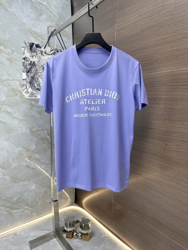 Dior classic high-end hard goods! The new T-shirts in the 23 summer counters are perfect in details, sunny and fashionable, and modern. Using the original 32-count double-yarn pure cotton fabric