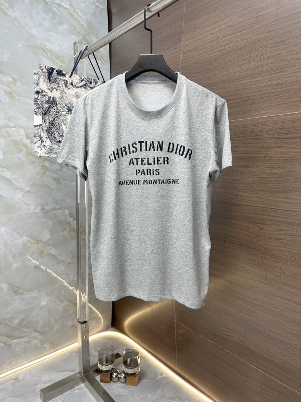 Dior classic high-end hard goods! The new T-shirts in the 23 summer counters are perfect in details, sunny and fashionable, and modern. Using the original 32-count double-yarn pure cotton fabric - Image 2