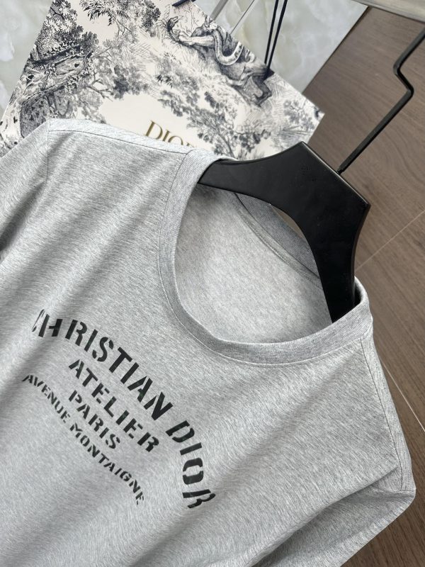 Dior classic high-end hard goods! The new T-shirts in the 23 summer counters are perfect in details, sunny and fashionable, and modern. Using the original 32-count double-yarn pure cotton fabric - Image 5