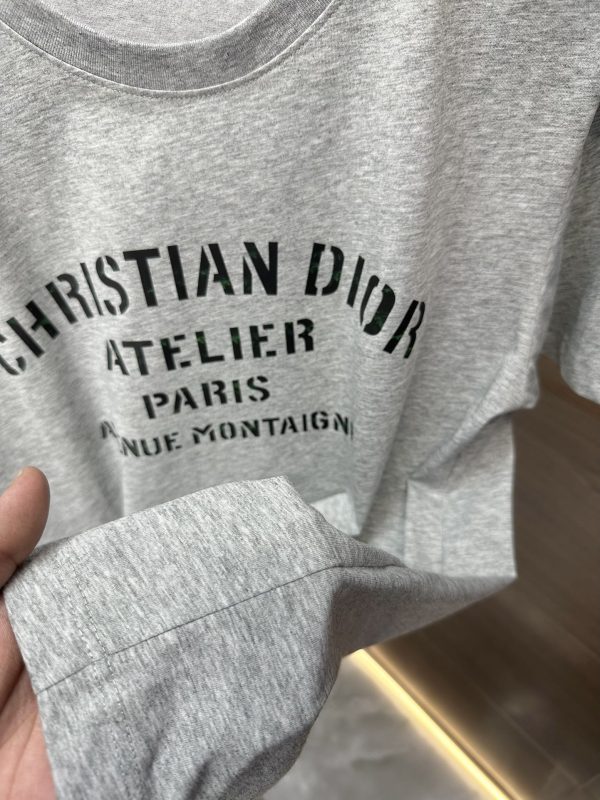 Dior classic high-end hard goods! The new T-shirts in the 23 summer counters are perfect in details, sunny and fashionable, and modern. Using the original 32-count double-yarn pure cotton fabric - Image 7