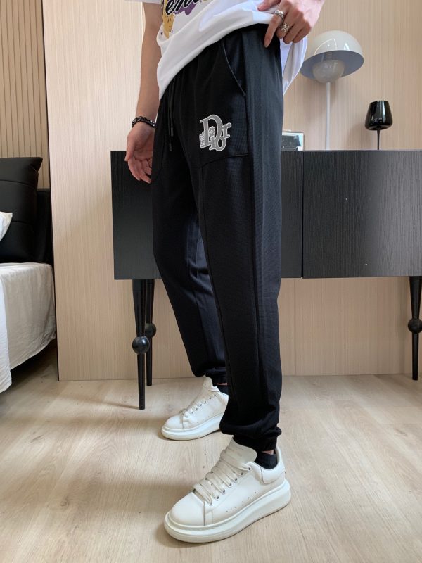 Brand [DIOR] men's casual pants 2023SS spring and summer new style, perfect hemming inside, customized original hardware, heavy embroidery craft pattern Logo