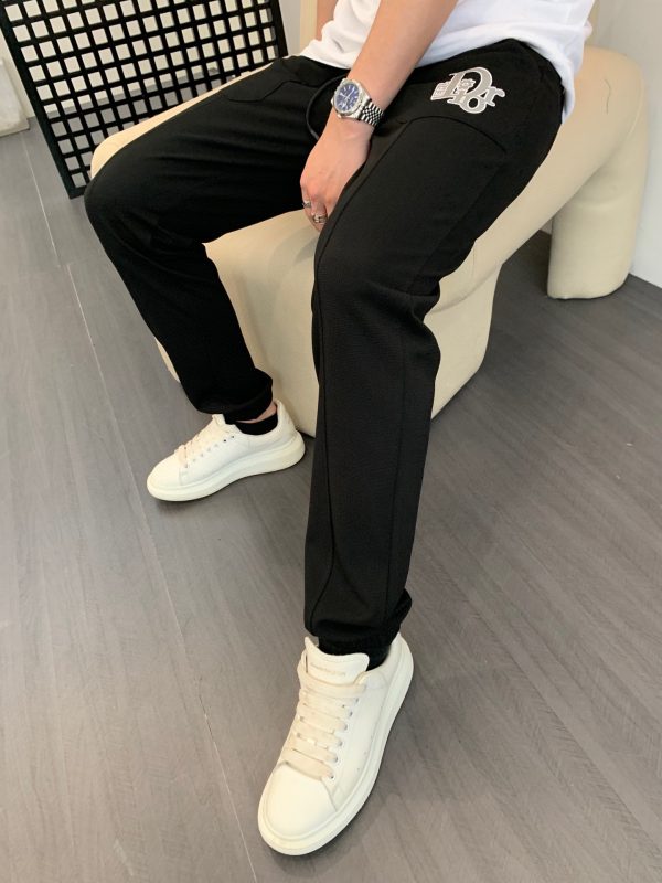 Brand [DIOR] men's casual pants 2023SS spring and summer new style, perfect hemming inside, customized original hardware, heavy embroidery craft pattern Logo - Image 3