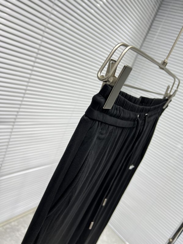 New products in Dior** counters are launched simultaneously. ?Original order high quality fashion casual pants - Image 9