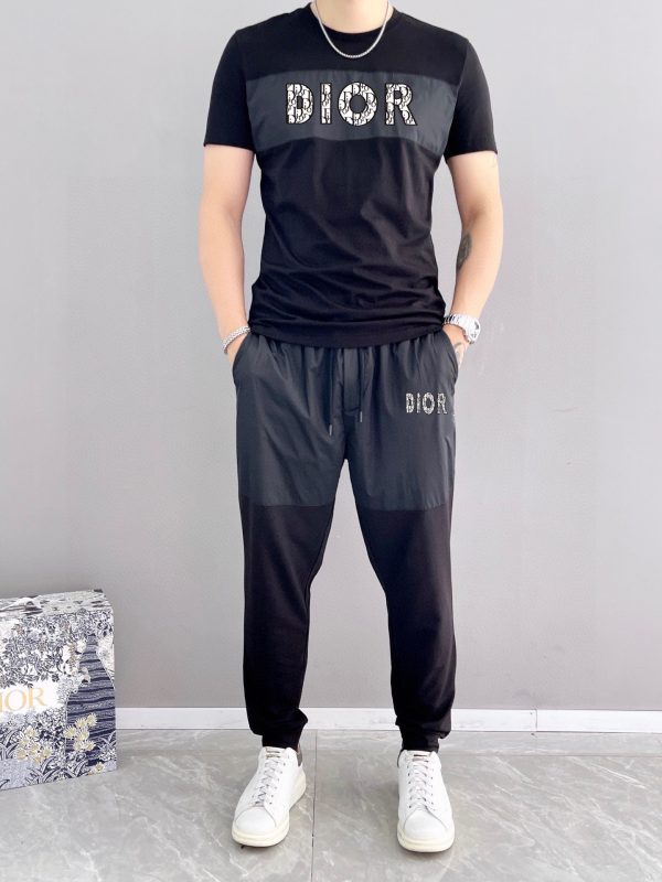 [DIOR] 2023 official website with the same style. World-renowned luxury brand. Summer men's short-sleeved suit, high-quality original order? goods suit uses imported original fabric - Image 3