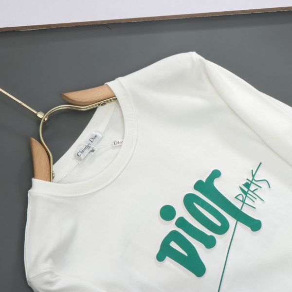 The latest DIOR 2022 autumn and winter products are available at counters at the same time. The original order is hard to find. Casual and fashionable round neck sweater - Image 3
