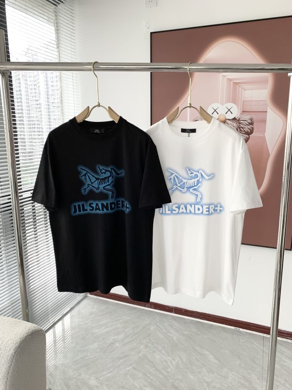 ARCTER*X Archeopteryx co-branded JIL SANDER 2023 spring and summer new men's and women's same style ?Short-sleeved T-shirt outdoor brand Maybe the first thing you think of is Canada Goose