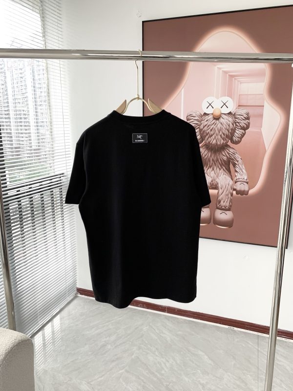 ARCTER*X Archeopteryx co-branded JIL SANDER 2023 spring and summer new men's and women's same style ?Short-sleeved T-shirt outdoor brand Maybe the first thing you think of is Canada Goose - Image 14